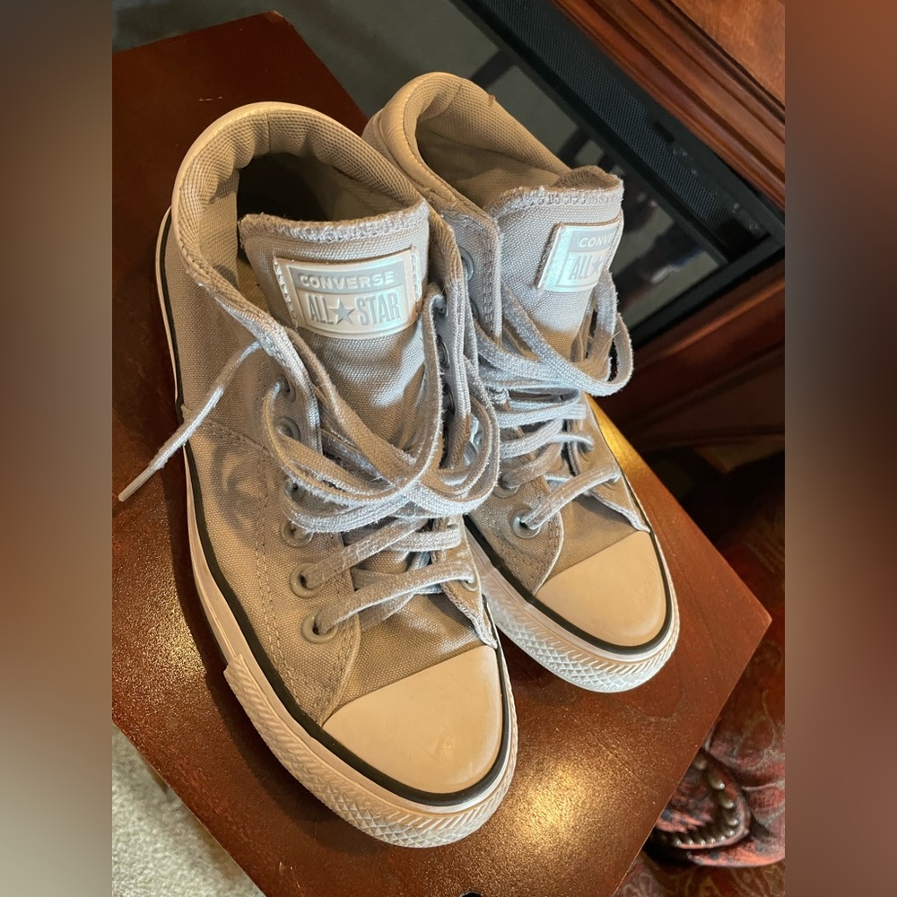 Grey and white converse size 7.